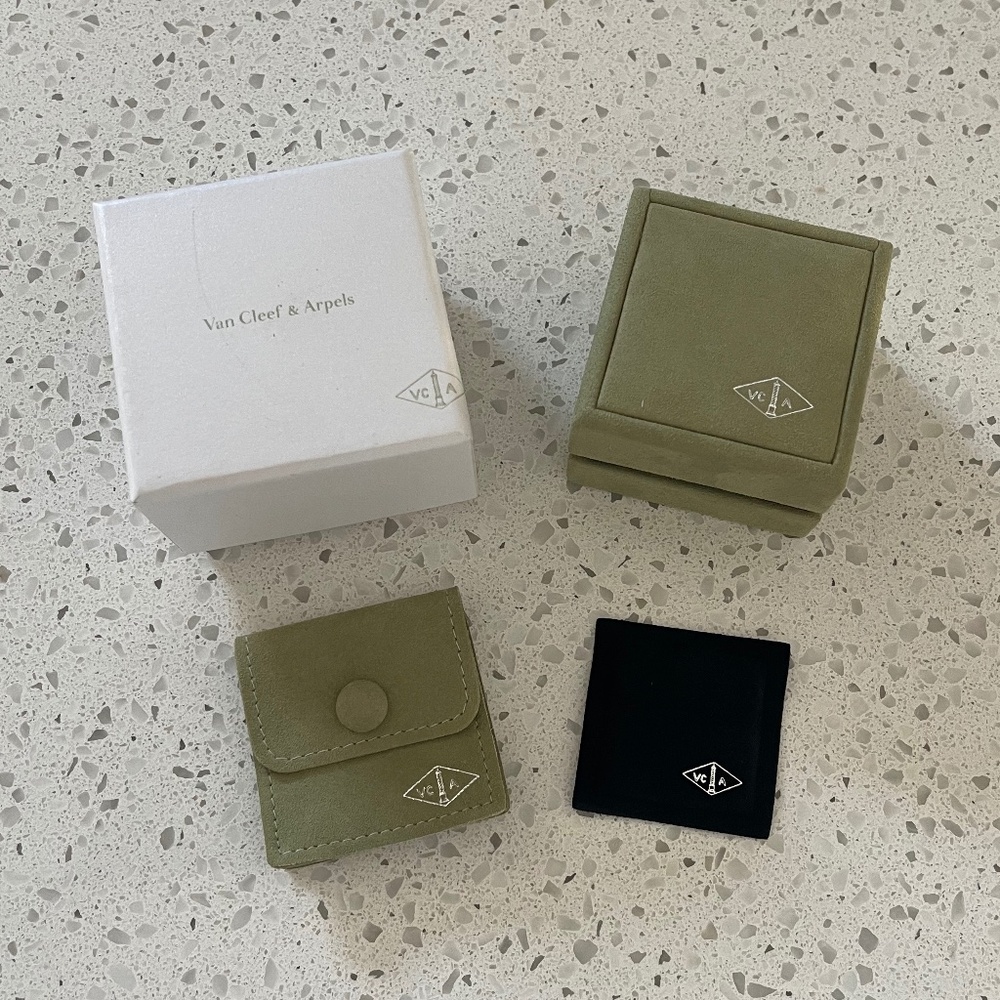 Van Cleef & Arpels Box & Gift Wrapping